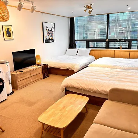 18 Hongik Univ Best Location City View